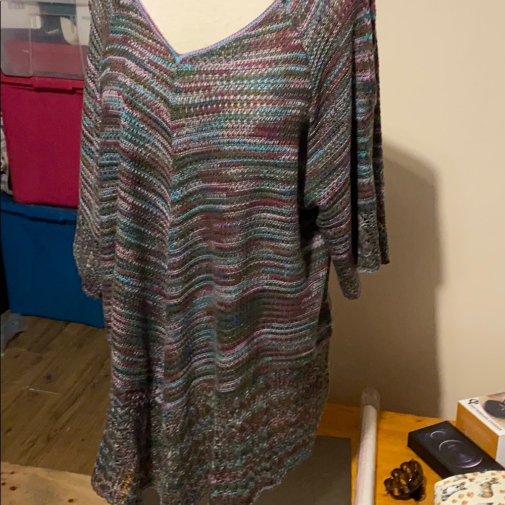 Quarter sleeved sweater